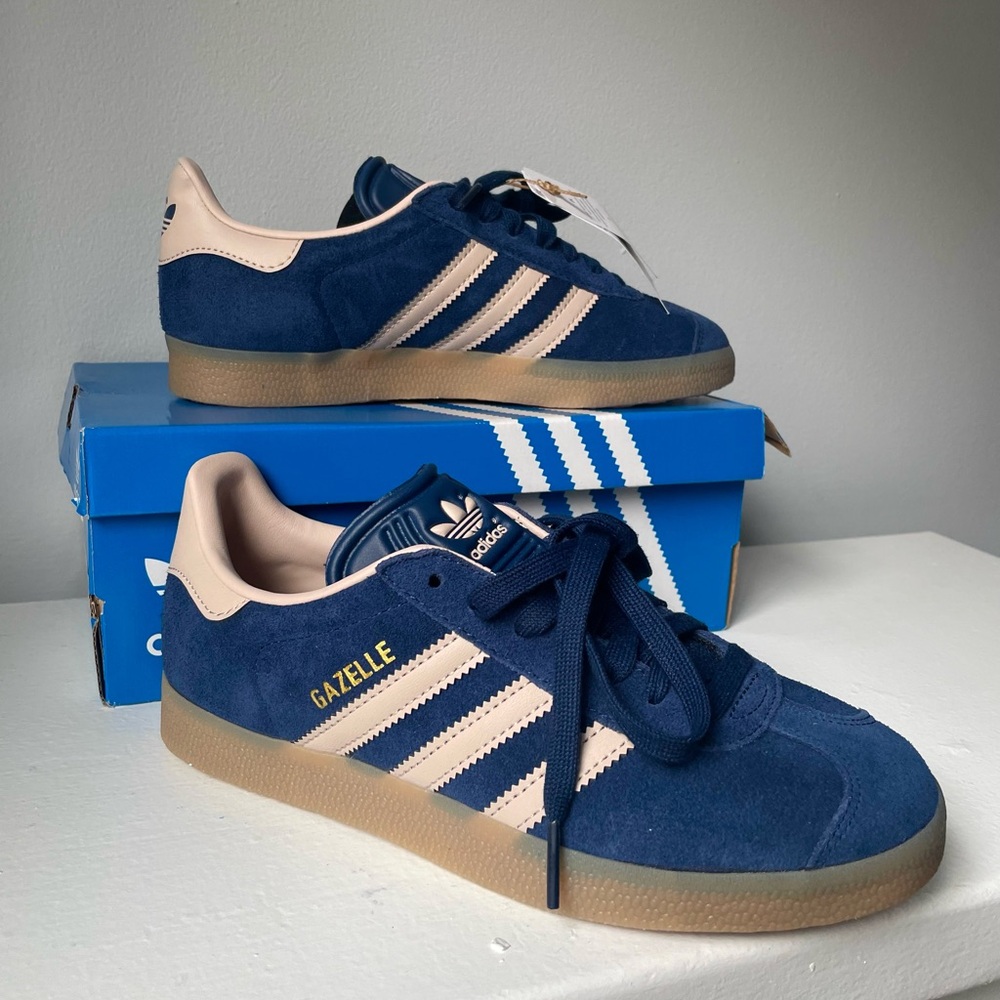 Adidas Gazelle in Taupe/Indigo women’s 6 men’s 4.5